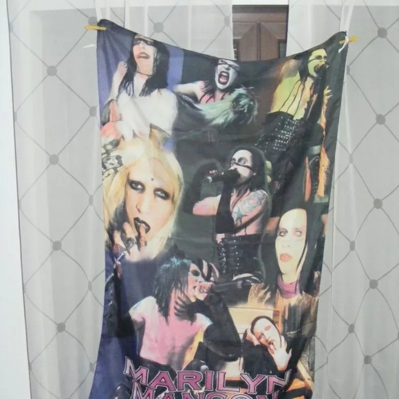 Meet your Posher/Seller Desiree - Picture 4 of 10